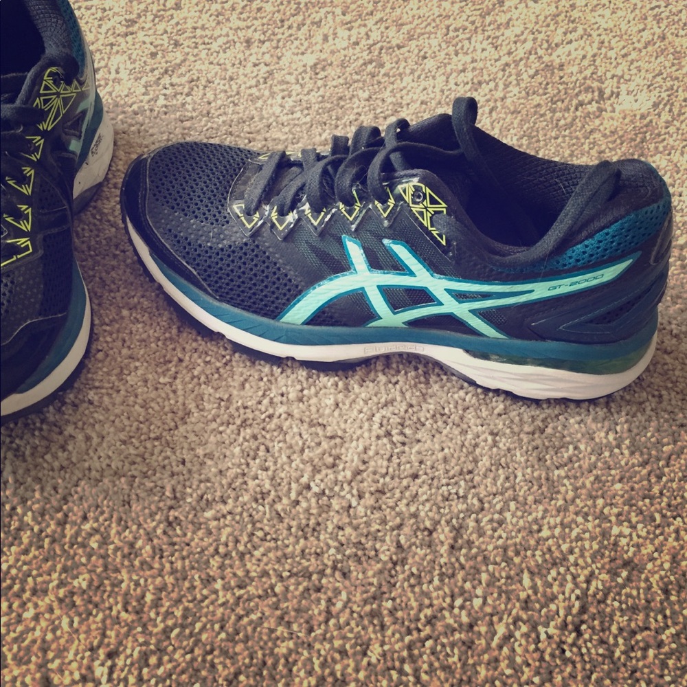 ASICS GT-2000 women’s running shoes